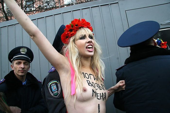 Femen наконец успокоили (20 фото)